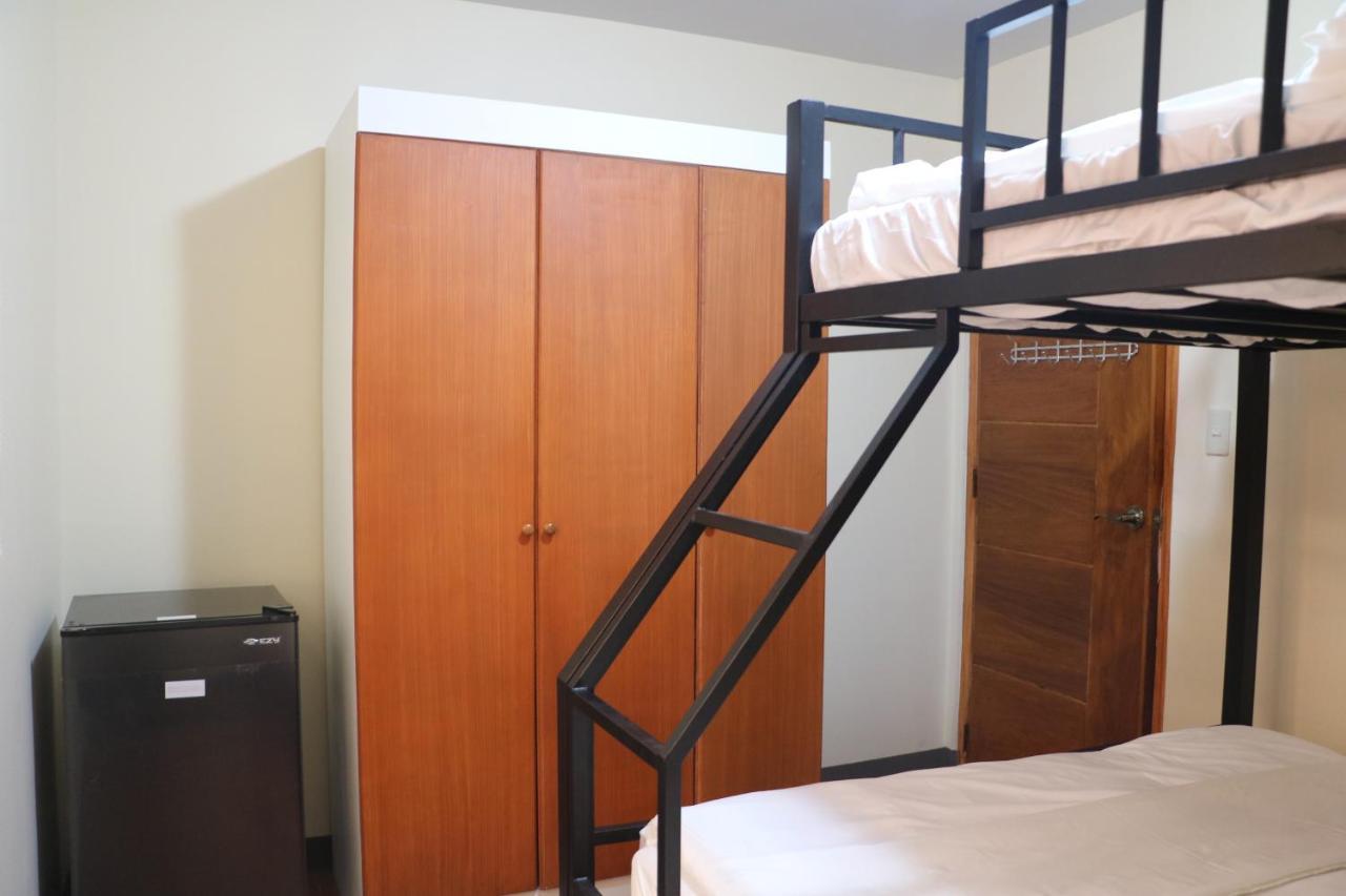 Anicia Guesthouse Rooms Paranaque City Exterior photo