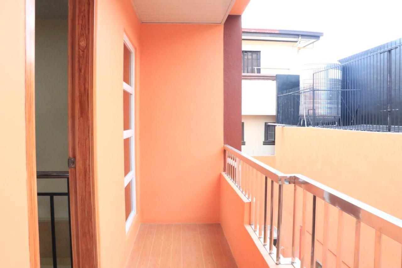 Anicia Guesthouse Rooms Paranaque City Exterior photo